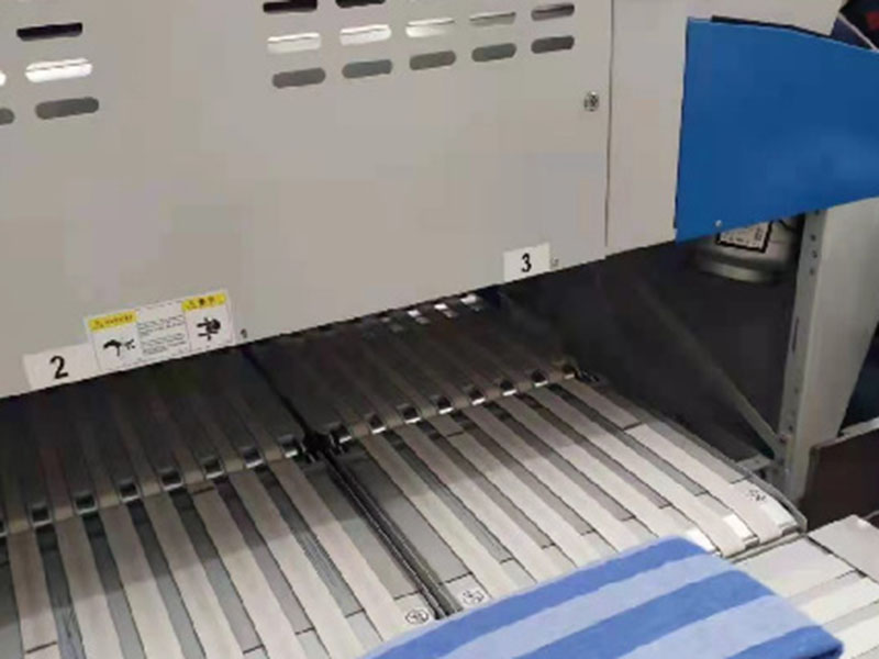 阜平巾类折叠机-01